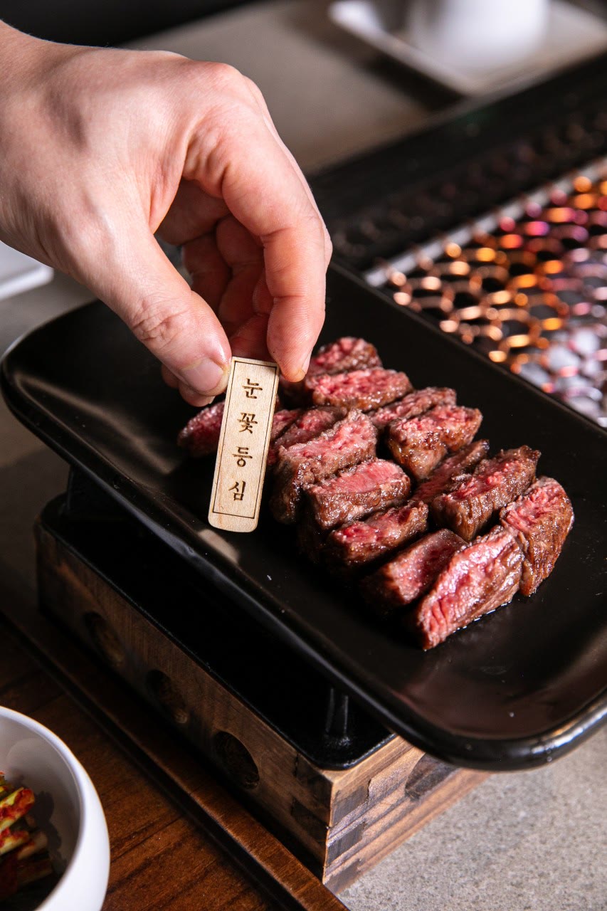 숯불에 구워진 한우 — 한우다움 홍대본점 Instagram · 홍대 한우 Korean BBQ 9