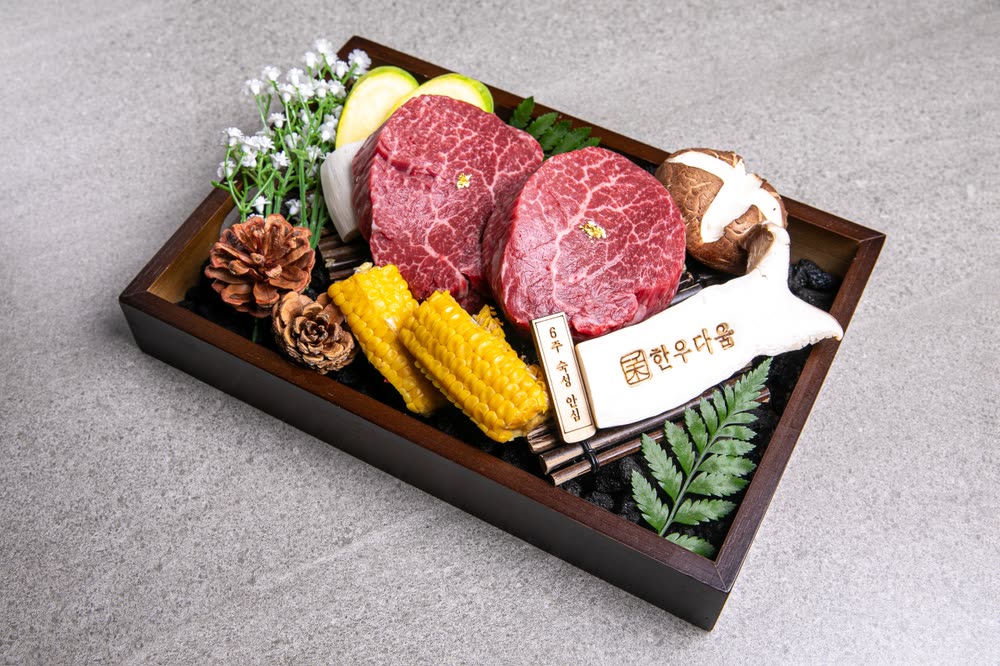 6주 숙성 안심 (100g) 6-Week Aged Tenderloin (100g) — 한우다움 홍대본점 시그니처 부위, 홍대 한우 Korean BBQ