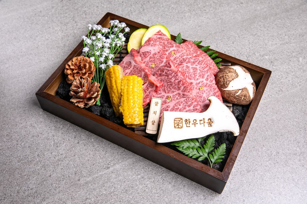 한우 살치살 (100g) Hanwoo Chuck Flap (100g) — 한우다움 홍대본점 프리미엄 부위, 홍대 한우 Korean BBQ