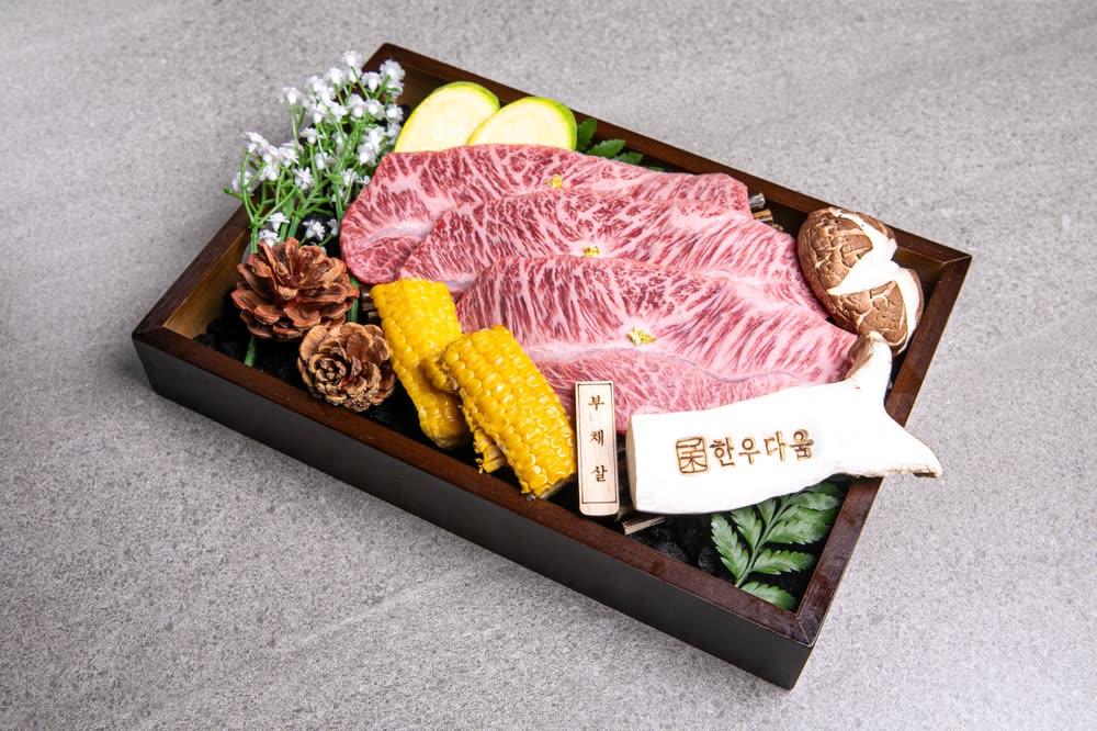 한우 부채살 (100g) Hanwoo Flat Iron (100g) — 한우다움 홍대본점 특수 부위, 홍대 한우 Korean BBQ