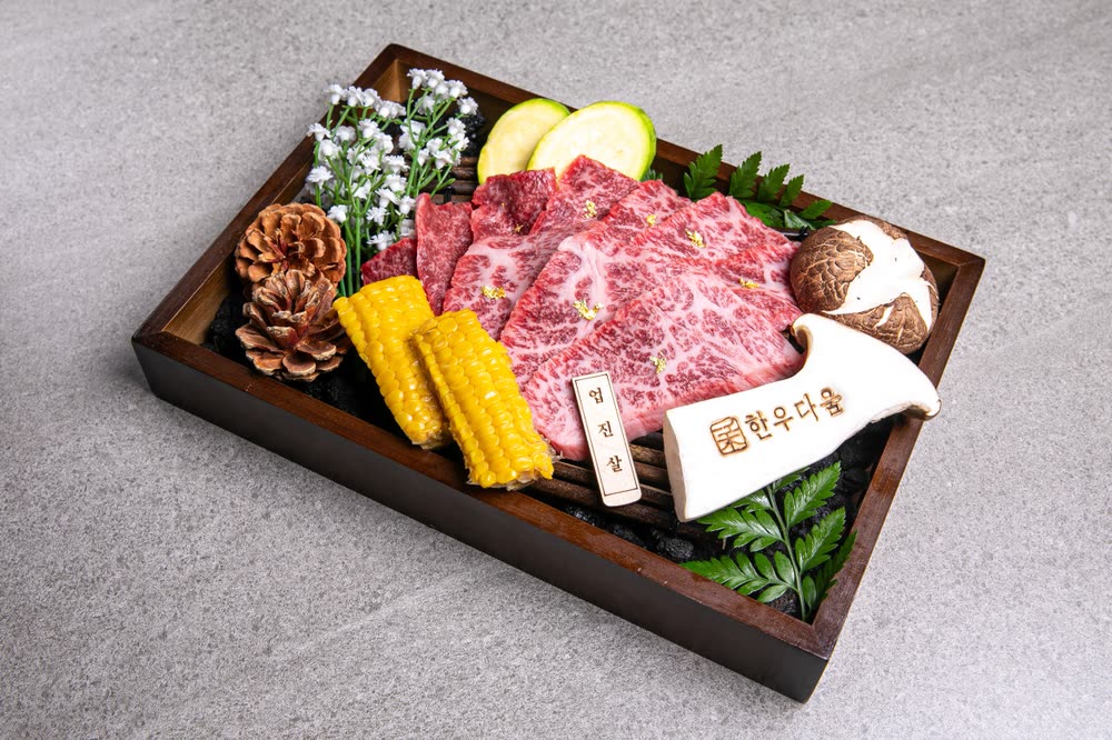 한우 업진살 (100g) Hanwoo Short Plate (100g) — 한우다움 홍대본점 특수 부위, 홍대 한우 Korean BBQ