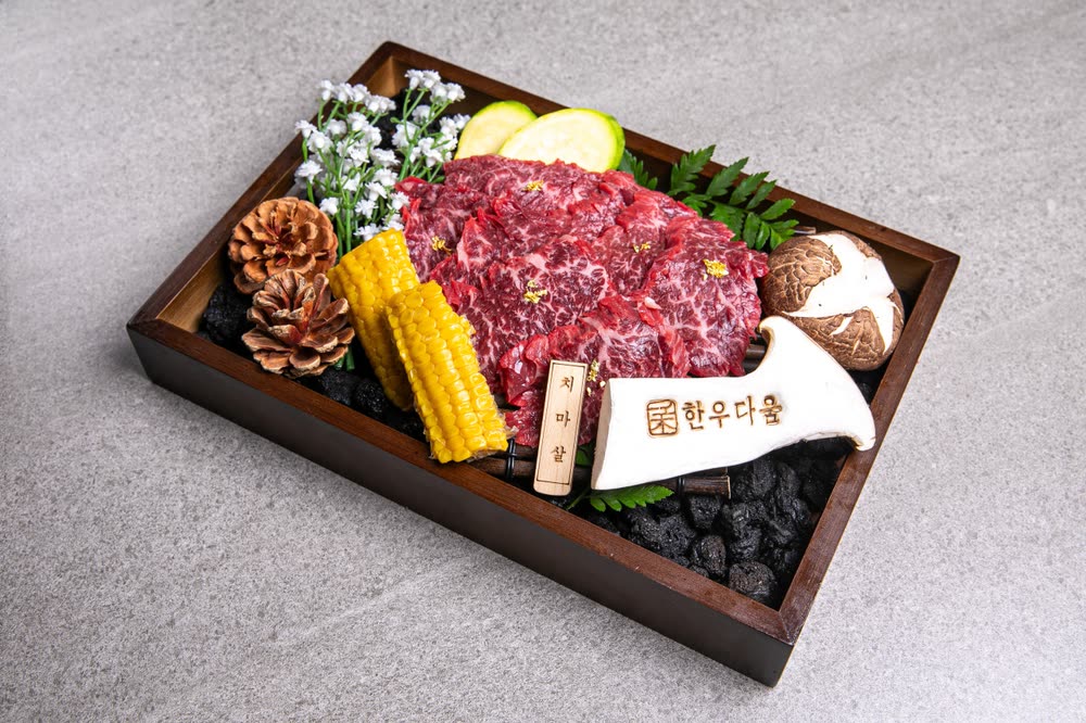 한우 치마살 (100g) Hanwoo Skirt Steak (100g) — 한우다움 홍대본점 미식 부위, 홍대 한우 Korean BBQ