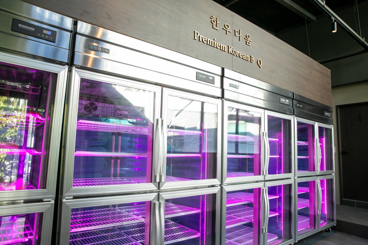 한우다움 홍대본점 매장 8 — 서교동 양화로16길 한우 다이닝 외관과 내부